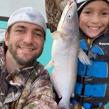 Companionship of pets for houseboat owners