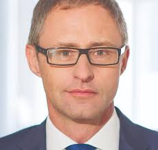 Barings promotes Nick Pink to head European real estate as Charles Weeks  retires