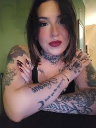 I'm back at it! Do you have an ear tattoo you wanna decorate? How cute is  this spider web with a titanium spider! Come see me and let's put something  cute in!