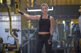 She is holding her body perfectly horizontal, with her feet off the floor, with only her hands touching the ground. Try These Arm Exercises To Look Like Emily Blunt From Edge Of Tomorrow Beauty