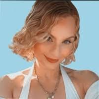 Stephanie Lumley's Instagram, Twitter & Facebook