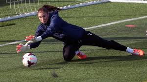 Former united states women's national team star hope solo accused megan rapinoe of bullying her teammates into kneeling for the national anthem. Hope Solo Mit Dem Besenstiel Nzz