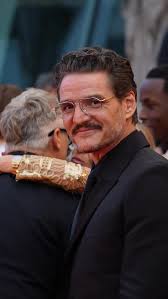 The moment we’ve all been waiting for 🥵 #PedroPascal at #Cannes