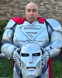 You never know who you might see at the pool.🤔😅