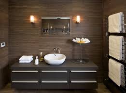 These niches lined with small tiles colored and illuminated gold, they emit a soft glow, so it's similar to the warm glow of the autumn sun. Colore Cioccolato 15 Soluzioni Dipingere Pareti E Arredo Stile 12 Brown Bathroom Dark Brown Bathroom Brown Bathroom Decor