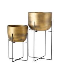 Maybe you would like to learn more about one of these? Set De 2 Cache Pots Sur Pied En Metal Noir Et Dore