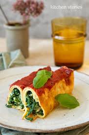 Crespelle Mit Pinienkernen Und Spinat Kitchen Stories Rezept Rezept In 2020 Italienisches Abendessen Rezepte Italienische Gerichte