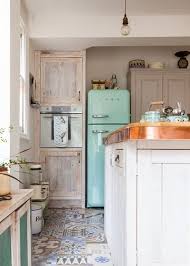 En la decoración, el vintage define un estilo que consiste en rescatar muebles y objetos de en este magazine hemos seleccionado 9 cocinas diseñadas en estilo vintage para ¡llenarte de inspiración! Cocinas Vintage Decoracion De Cocinas Con Estilo Vintage Cocinas Vintage Decoracion Decoracion De Cocina Diseno De Cocina