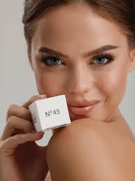 JULIA HIGHT : 176 Measurements: 92-72-104 Hair color : Blond Eyes color :  Brown