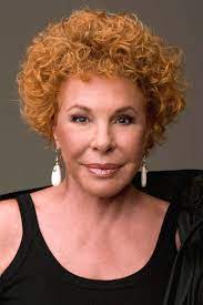Ecco ornella vanoni, dedita allo shopping di lusso con il suo amico a quattro zampe. Biografia Di Ornella Vanoni