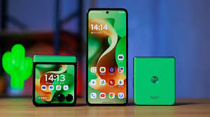 Ennid Wong seduces and delights with her unclothed presence, an erotic journey