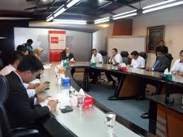 Jadi perdagangan internasional lebih rumit daripada perdagangan dalam negeri. Kementerian Perdagangan Antarabangsa Dan Industri