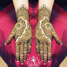 This mehndi design is the best every women. 31 Unique And Beautiful Rose Mehndi Designs For D Day