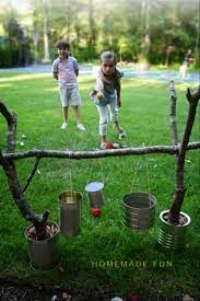 La óptica del niño sobre el juego es totalmente distinta a la del adulto, ninguno de los motivos que mueven a éste a jugar interviene en el juego del niño. Juegos Divertidos Al Aire Libre Para Fiestas Infantiles Juegos Para Ninos Al Aire Libre Proyectos De Bricolaje Para Ninos Juegos Para Ninos