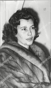 Nina Dyer's Instagram, Twitter & Facebook