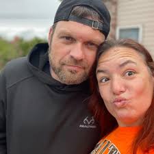 This idiot of a live expert literally skipped over my refund advance and  submitted my return ! For whatever reason the advance option was not there  when I got to the end