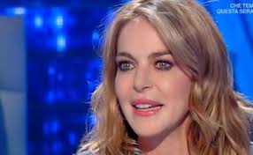 Claudia gerini awards and titles 2. Claudia Gerini A Cuore Aperto Cosi Simon Mi Ha Conquistata Libero Quotidiano