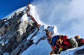 Er gehört zu den 14 achttausendern und zu den seven summits. Stau Am Everest Zeigt Wie Wir Mit Der Welt Umgehen Kommentare Badische Zeitung