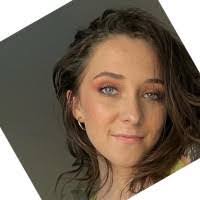 Shelby Yoder's Instagram, Twitter & Facebook