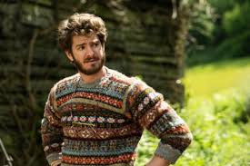 Andrew Garfield comenta críticas por novo cabelo: "Estilo Tom Cruise"
