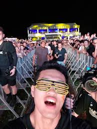 Flying Solo to Steve Aoki. Anyone wanna meet up?