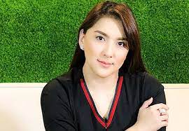 Ara mina, 14 yaşında gençlere yönelik olan that entertainment programı ile filipin eğlence endüstrisinin bir parçası oldu. Ara Mina Planning For Another Baby More Cafe Branches The Freeman