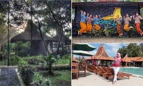 Untuk bentuk rumah joglo memiliki ukuran yang lebih besar dibandingkan dengan rumah adat jawa tengah lainnya dan menjadi rumah adat asal jawa tengah yang paling populer diantara rumah adat jawa tengah lainnya. Kampung Wisata Rumah Joglo Ciampea Bogor Serasa Pulang Ke Kampung Halaman Menginap Mancing Hingga Outbond Bisa Dilakukan Disini