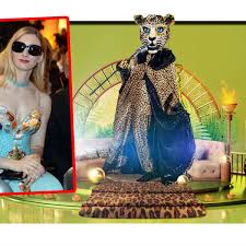 The leopard's clue package featured a tennis racquet, guards donned in tennis short shorts, and the nickname the menace of tennis. The Masked Singer Blinde Kandidatin Leopard Kriecht Auf Buhne The Masked Singer
