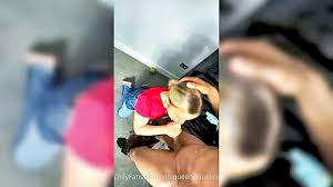 Amateur Babe Danielle Hemsley Gives A Blowjob - XXXBP