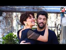 Engin Akyurek Ve Berguzar Korel Hurriyetpazar Koreli Saci Kizlar Kisa Sac Kesimleri