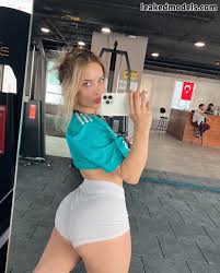 Gizemsavagex-porn-pics-are-a-bit-dated-but-theyre-still-arousing-and-intriguing