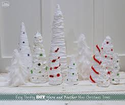 Beberapa hari lagi umat kristiani bakal merayakan natal, tentunya di rumah akan ada pohon natal bukan? 5 Kreasi Unik Pohon Natal Diy Dijamin Hemat Bujet