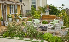 10 Friendly Front-Yard Seating Ideas