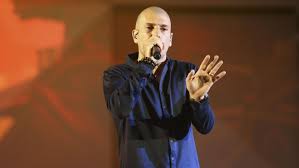 Akhenaton (rappeur) a actuellement 52 ans. 0lgmgc3uugcctm
