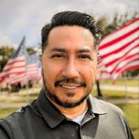 900+ "Roberto Jr" profiles