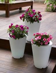 Solar Illuminated Planter Small Round Gardener S Supply In 2020 Hanging Plants Indoor Hanging Plants Flower Pots