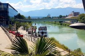 It is an important traffic junction. 8 Geniale Tipps Fur Heisse Tage Villach Im Sommer Geniessen Hallo Villach