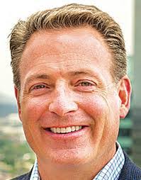 Robert Larder's Instagram, Twitter & Facebook