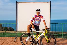 Der giro d'italia gehört zu den wichtigsten radrennen weltweit. Ef Pro Cycling Stellt Unkonventionelles Giro Sondertrikot Vor Radsport Bei Rad Net De