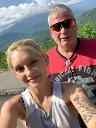 Age gap couple slam rude strangers for assuming they're father and daughter 