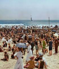 A crowded beach in Atlantic City, New Jersey, United States, 1908,  colorized. : r/Damnthatsinteresting