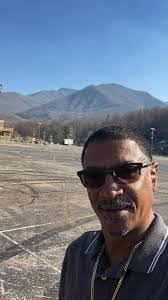 Lee Bargo's Instagram, Twitter & Facebook