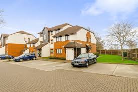 Apartment list is a free service that will help you find the perfect 2 bedroom apartment. 12 Two Bedroom Flats To Rent For Under 350 Per Week Foxtons Blog News