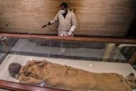 Egypt's Al-Azhar prohibits excavating and displaying mummies ...