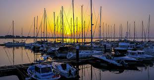 Find the travel option that what companies run services between vila real de santo antónio, portugal and ayamonte, spain? Vila Real De Santo Antonio Historias De Um Sul Pouco Explorado