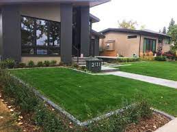 Thankfully, making a more beautiful front yard doesn't require hiring expensive landscapers or breaking the bank. Modern Front Yard Morgan K Landscapes