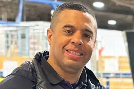 FedEx Driver Collapses While Delivering Package, State Senator Rushes to  Help: 'He Wasn't Breathing'