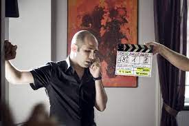 Cado dalle nubi (2009), scheda completa del film di gennaro nunziante con checco zalone, dino abbrescia, giulia michelini: Checco Zalone In Cado Dalle Nubi Attori