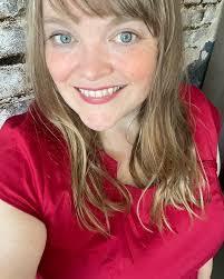 Jennifer Renda's Instagram, Twitter & Facebook