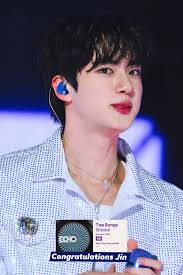 Congratulations Jin 🎉 Billboard reports top tour Boxscore Chart for the  month of July! Jin Ranked at #9 with a total gross of $32.5 million across  12 shows, drawing an overall attendance of 217,000. @highlight